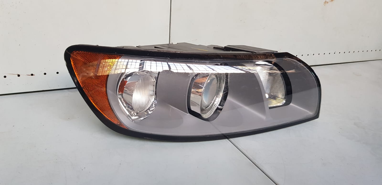 Volvo S40 v50 2004- Right Headlight - I Auto Spares