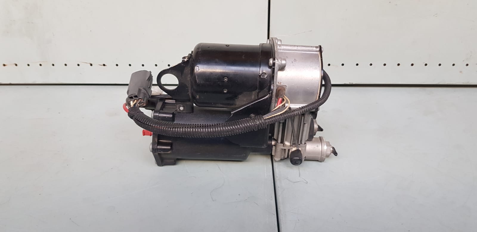 Land Rover Discovery 3 / 4 2010- Air Suspension Pump - I Auto Spares