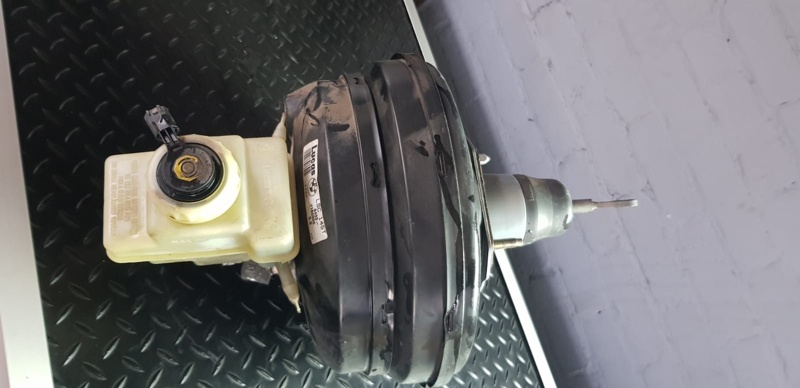 BMW E39 - Brake Booster | I Auto Spares