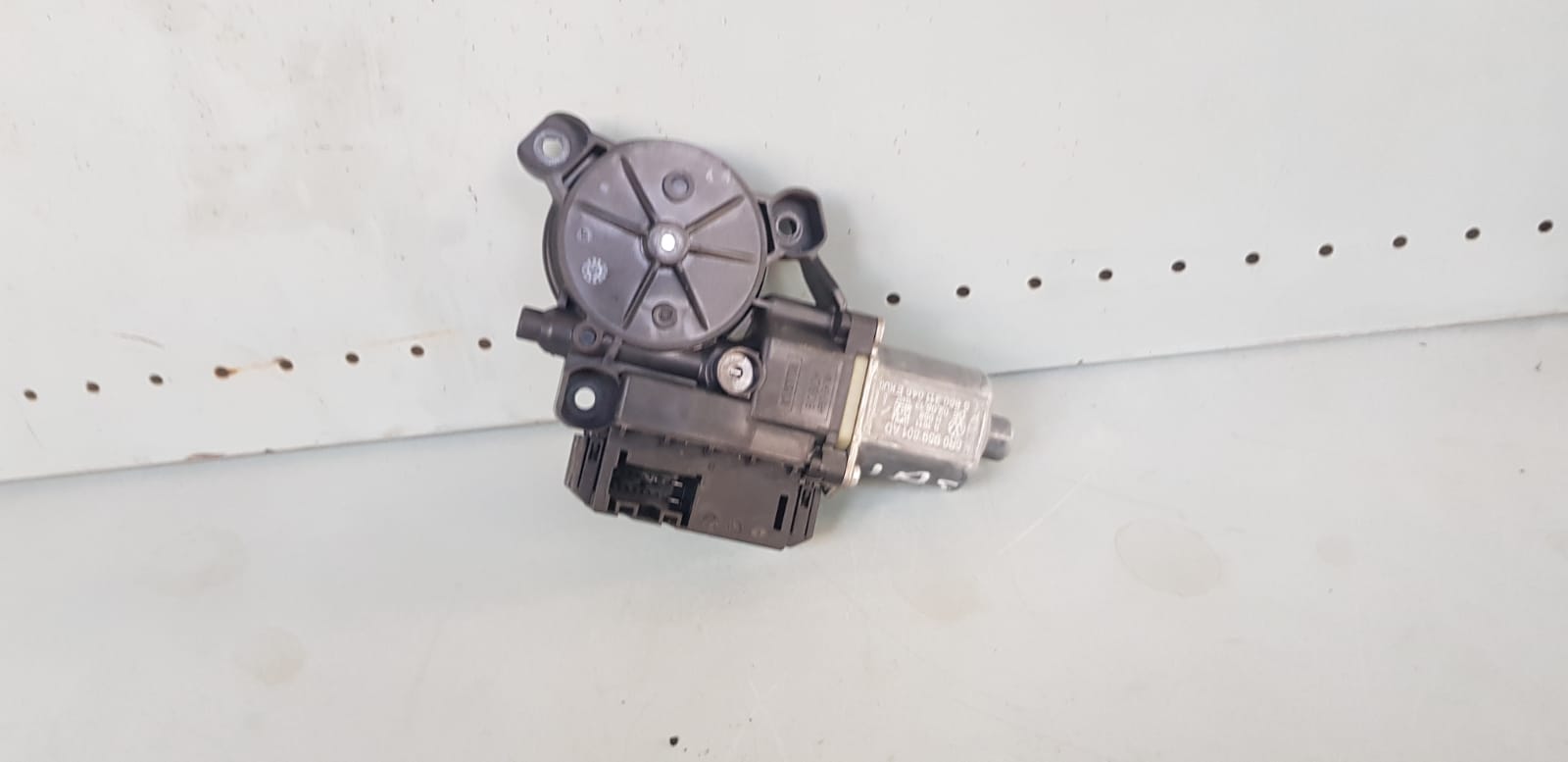 VW Polo Tsi, Vivo, Tranporter - Left  Front Window Regulator Motor - I Auto Spares