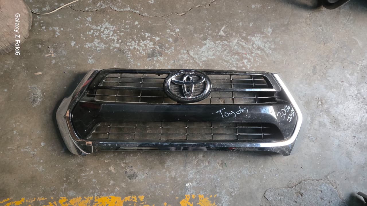 Toyota Hilux GD 6 2016 -  Main Grill (chrome)