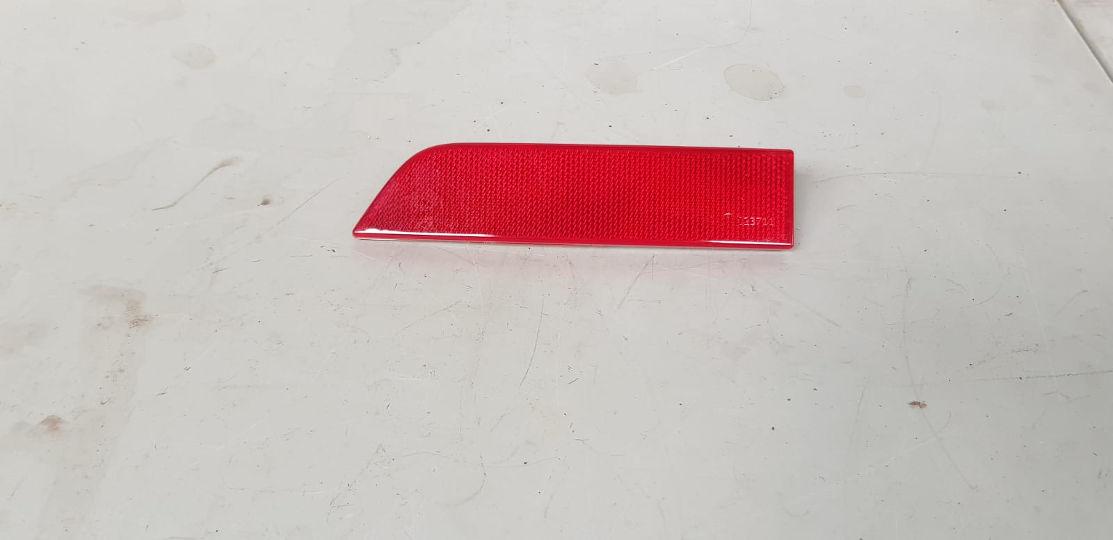 Mahindra TUV 300 - Reflector | I Auto Spares