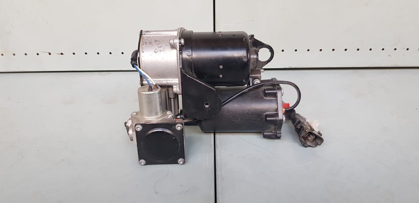 Land Rover Discovery 3 / 4 2010- Air Suspension Pump - I Auto Spares