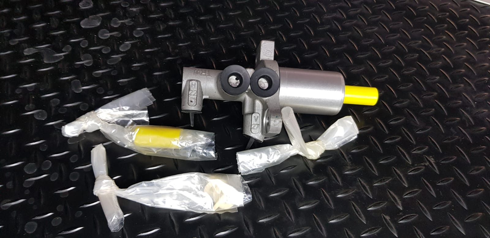 Brake Master Cylinder - BMW X5 E70 F15, F85, X6 E71, F16, F86 | I Auto Spares