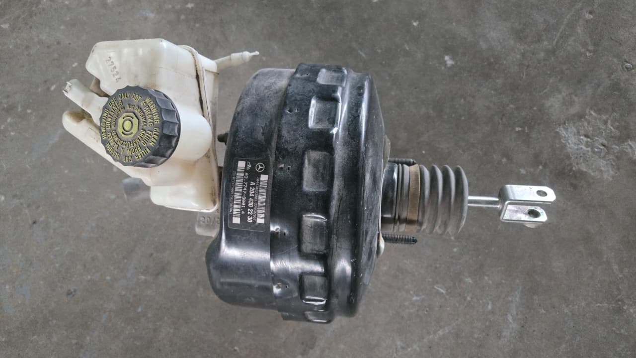 Mercedes Benz W204 Brake Booster Master Cylinder | I Auto Spares