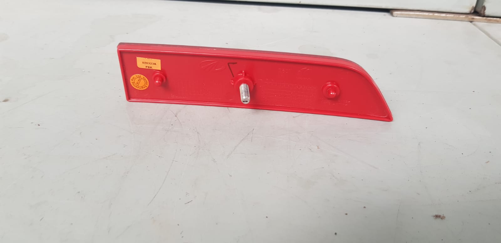 Mahindra TUV 300 - Reflector - I Auto Spares