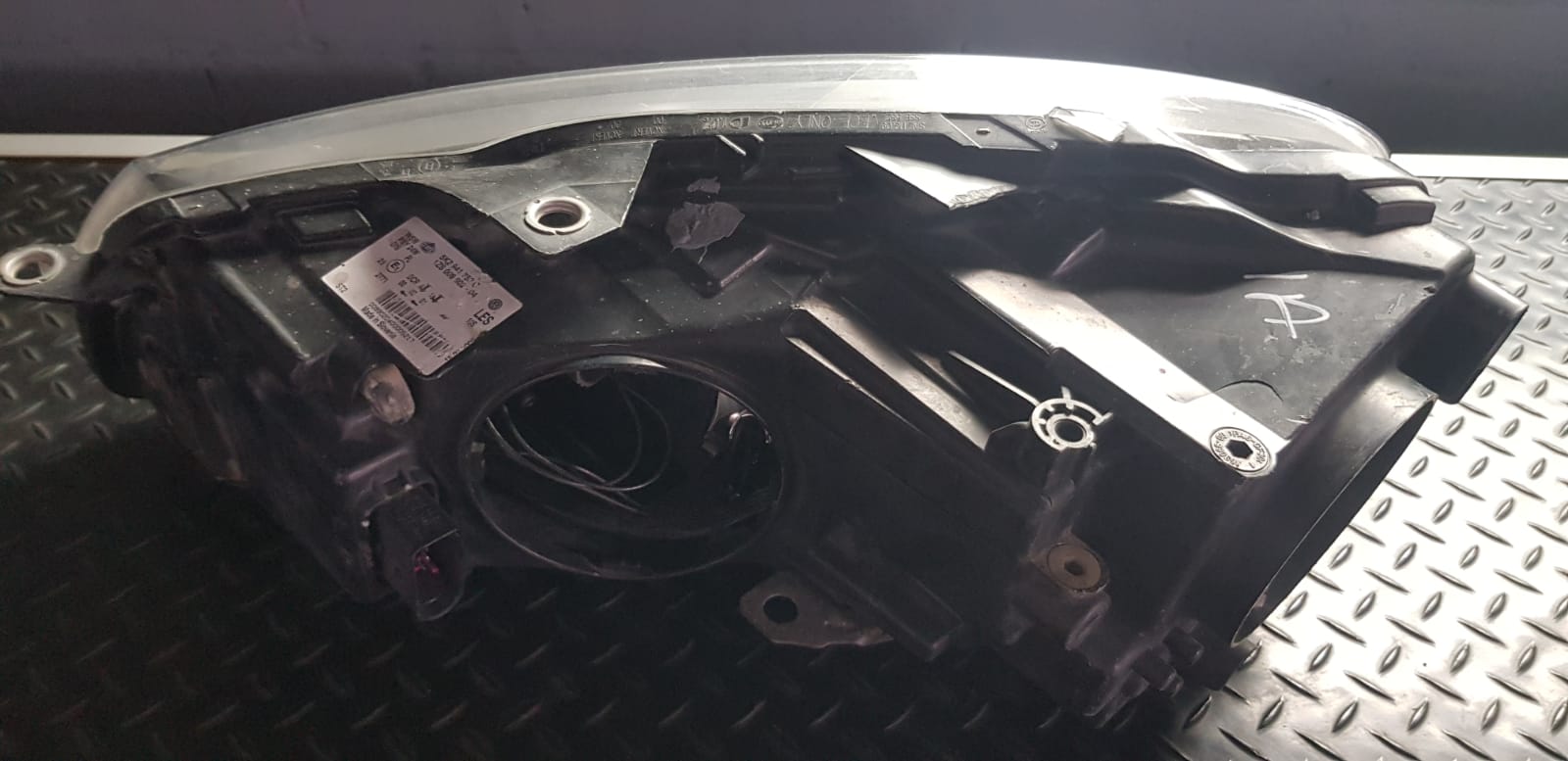 VW Golf 6 2008 - Bi Xenon Right Side Headlight - I Auto Spares