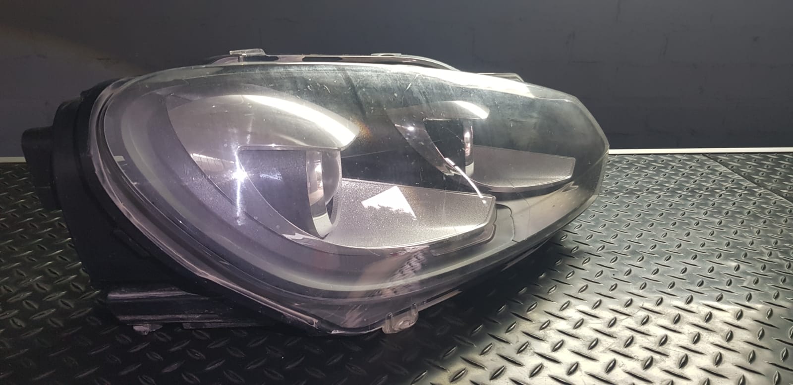 VW Golf 6 2008 - Bi Xenon Right Side Headlight - I Auto Spares